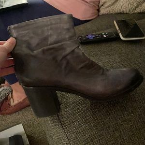 GENTLY WORN GUNMETAL KBR MADE IN ITALY SHOES SIZE 10